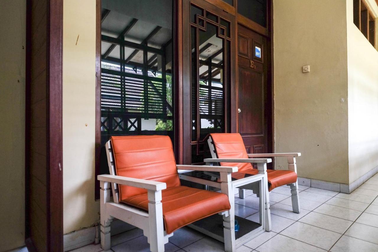 Urbanview Hotel Syariah Wisnugraha By Reddoorz Джокьякарта Экстерьер фото