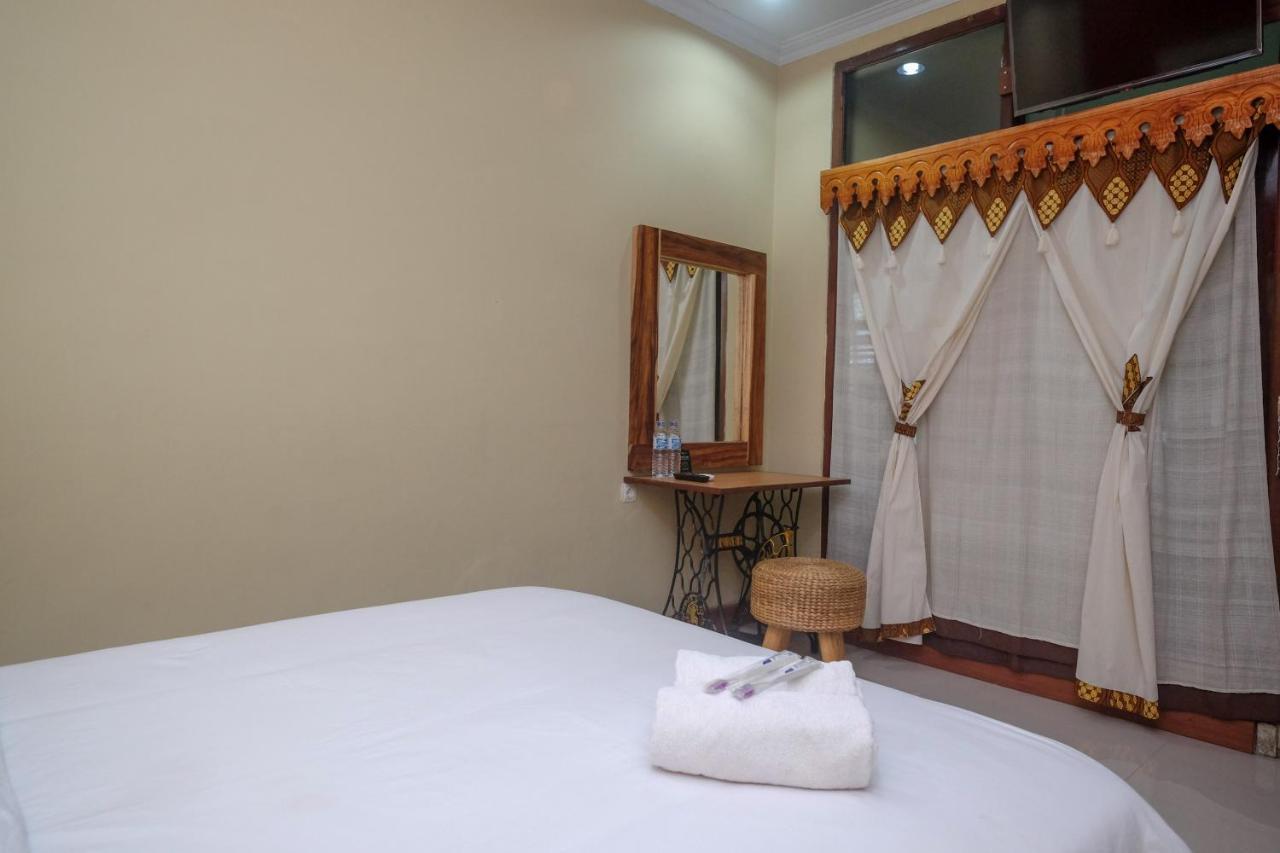 Urbanview Hotel Syariah Wisnugraha By Reddoorz Джокьякарта Экстерьер фото