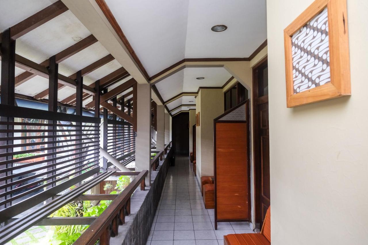 Urbanview Hotel Syariah Wisnugraha By Reddoorz Джокьякарта Экстерьер фото