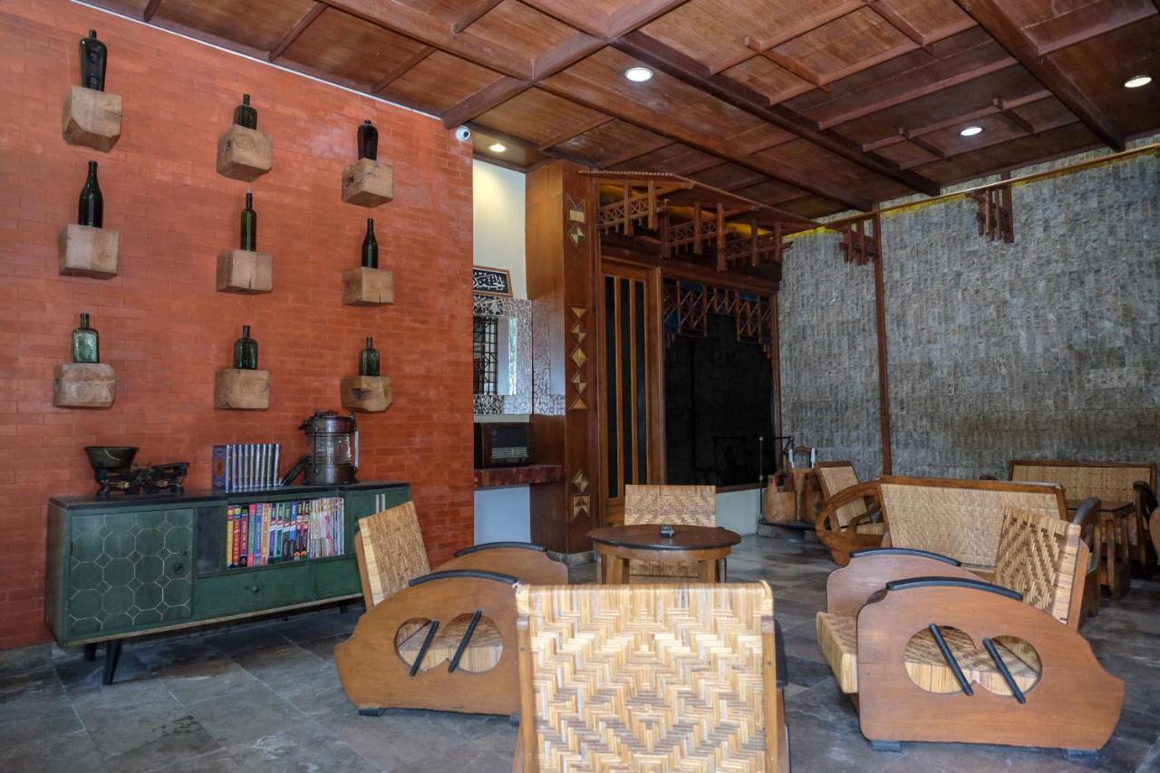 Urbanview Hotel Syariah Wisnugraha By Reddoorz Джокьякарта Экстерьер фото