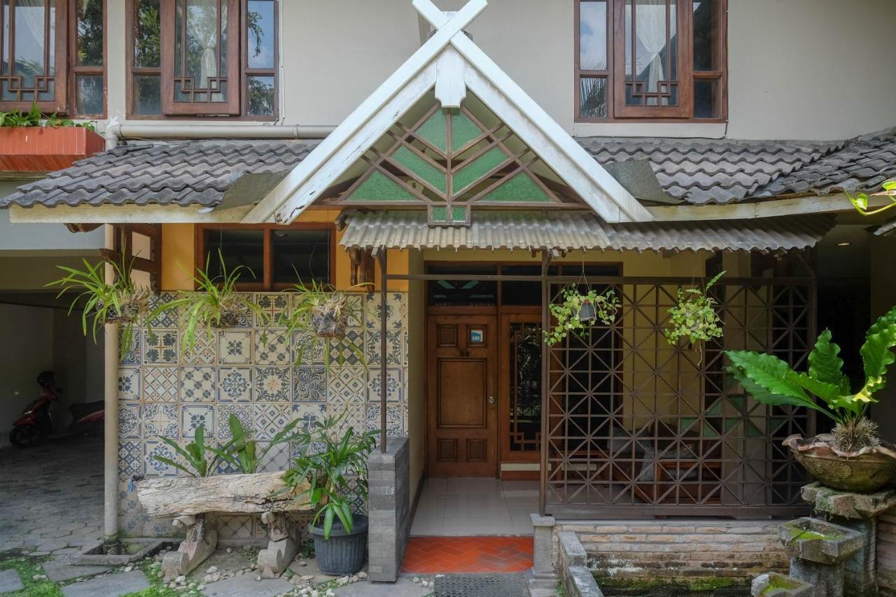 Urbanview Hotel Syariah Wisnugraha By Reddoorz Джокьякарта Экстерьер фото
