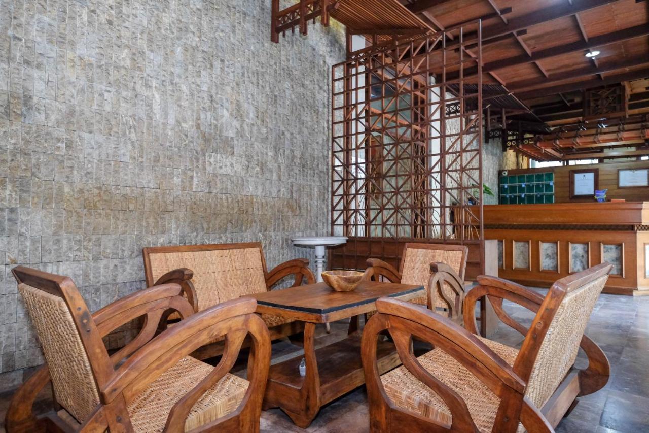 Urbanview Hotel Syariah Wisnugraha By Reddoorz Джокьякарта Экстерьер фото