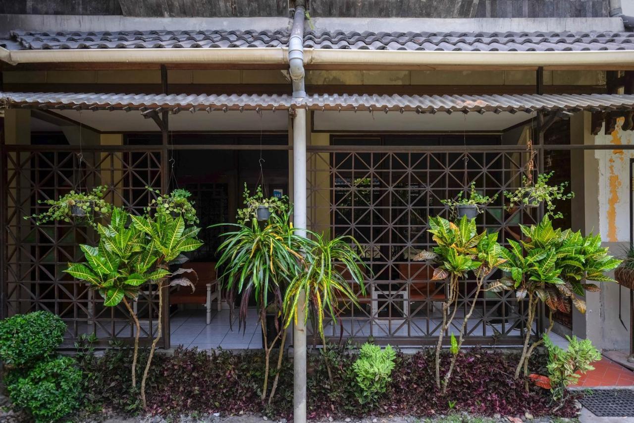 Urbanview Hotel Syariah Wisnugraha By Reddoorz Джокьякарта Экстерьер фото
