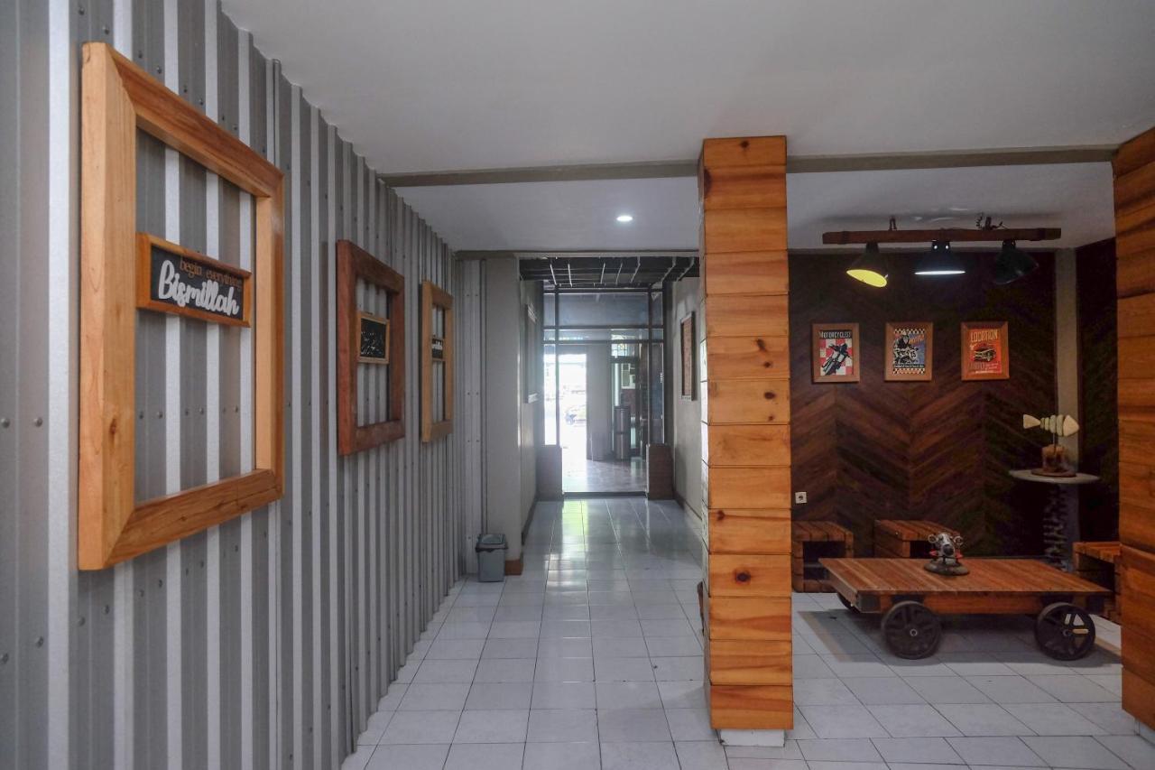 Urbanview Hotel Syariah Wisnugraha By Reddoorz Джокьякарта Экстерьер фото