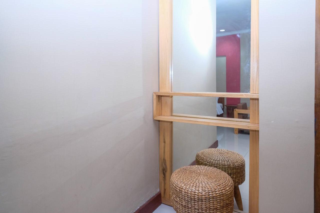 Urbanview Hotel Syariah Wisnugraha By Reddoorz Джокьякарта Экстерьер фото