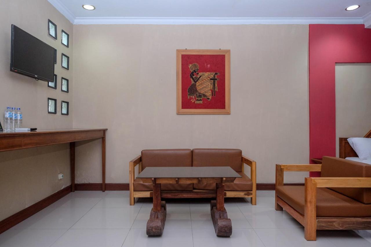 Urbanview Hotel Syariah Wisnugraha By Reddoorz Джокьякарта Экстерьер фото