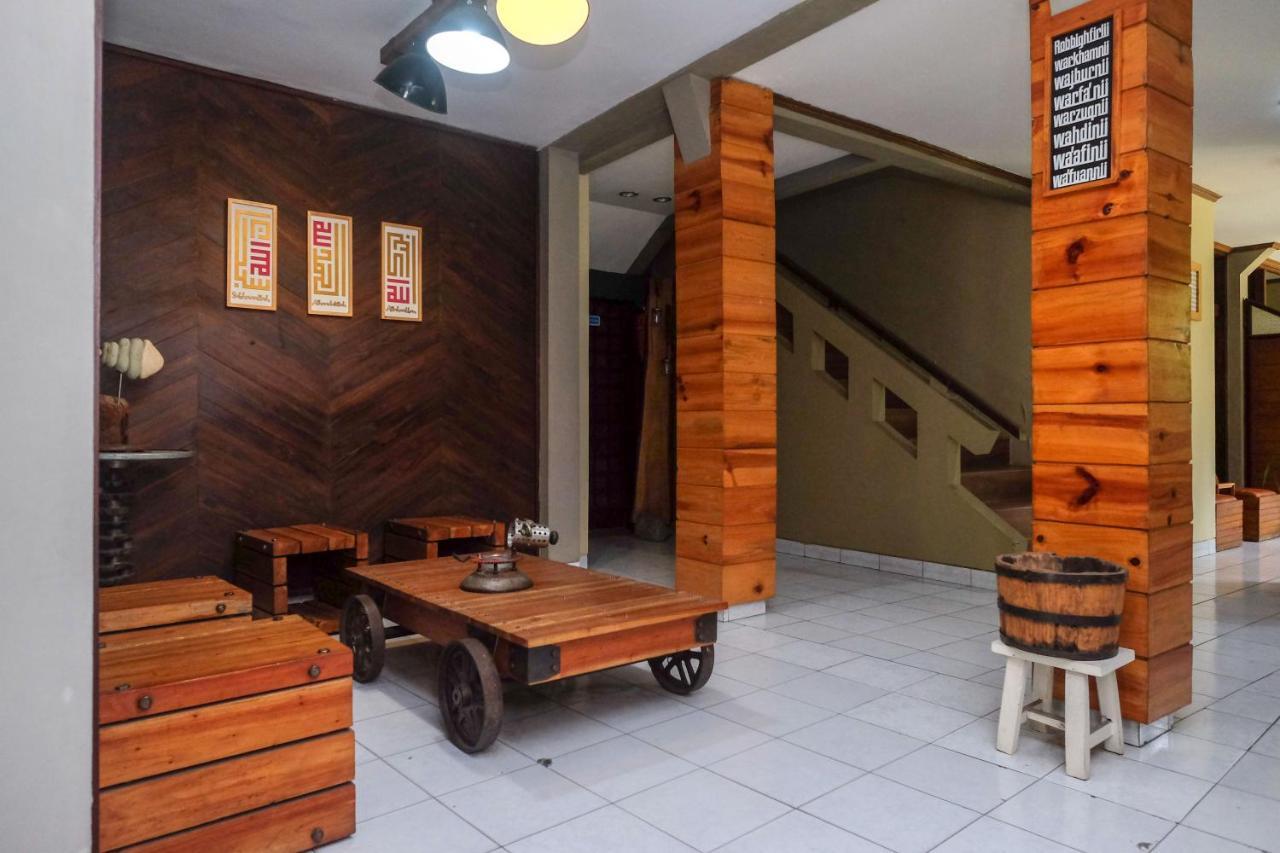 Urbanview Hotel Syariah Wisnugraha By Reddoorz Джокьякарта Экстерьер фото