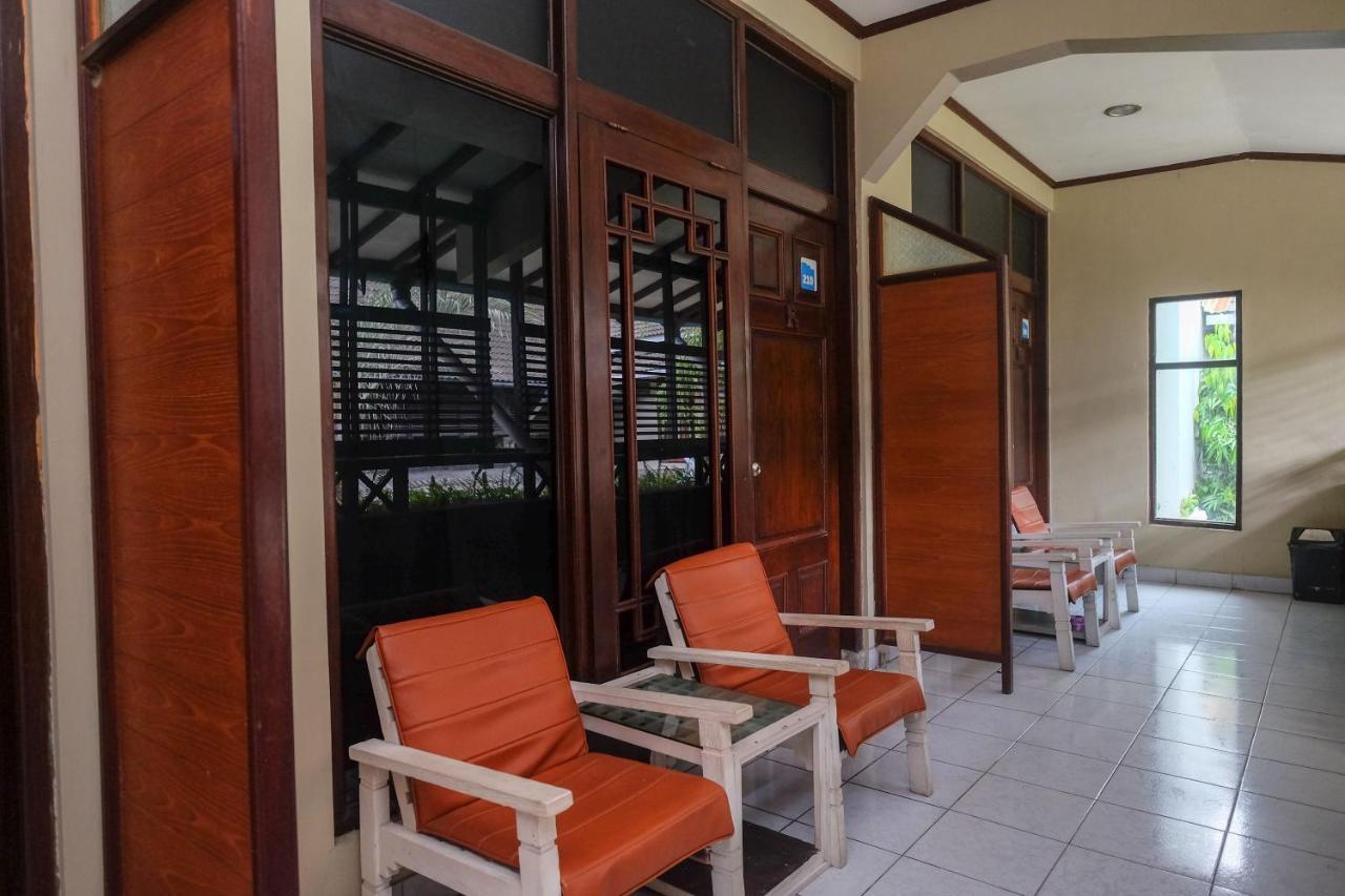 Urbanview Hotel Syariah Wisnugraha By Reddoorz Джокьякарта Экстерьер фото