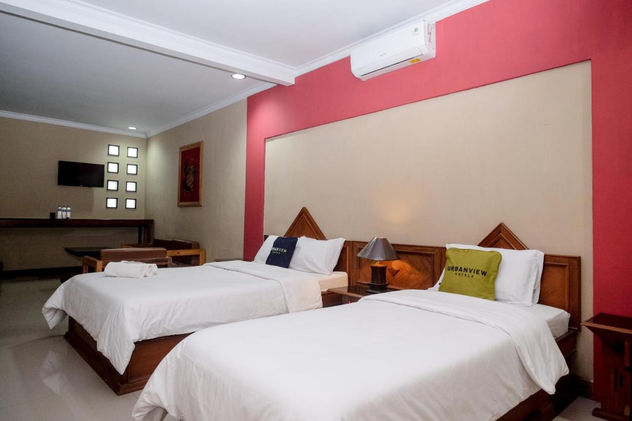 Urbanview Hotel Syariah Wisnugraha By Reddoorz Джокьякарта Экстерьер фото