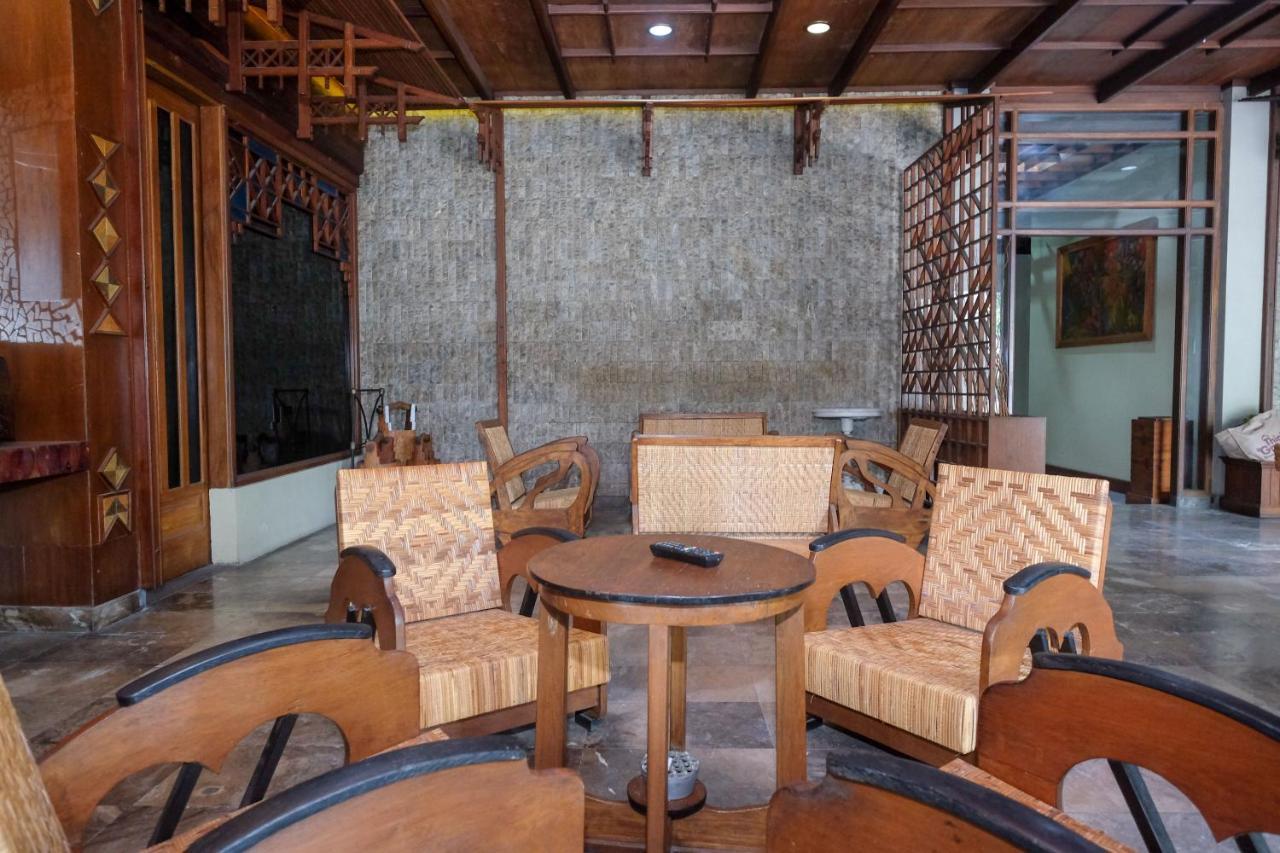 Urbanview Hotel Syariah Wisnugraha By Reddoorz Джокьякарта Экстерьер фото
