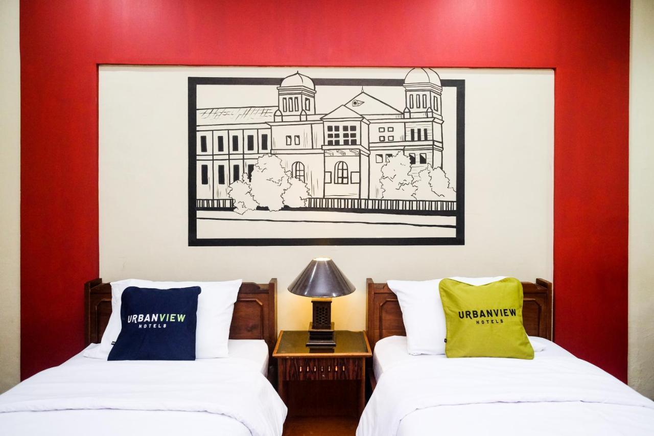 Urbanview Hotel Syariah Wisnugraha By Reddoorz Джокьякарта Экстерьер фото