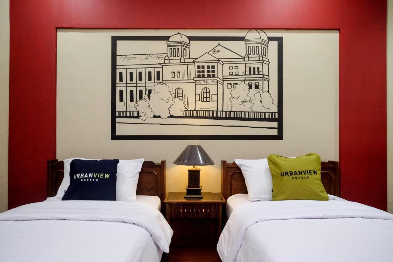 Urbanview Hotel Syariah Wisnugraha By Reddoorz Джокьякарта Экстерьер фото