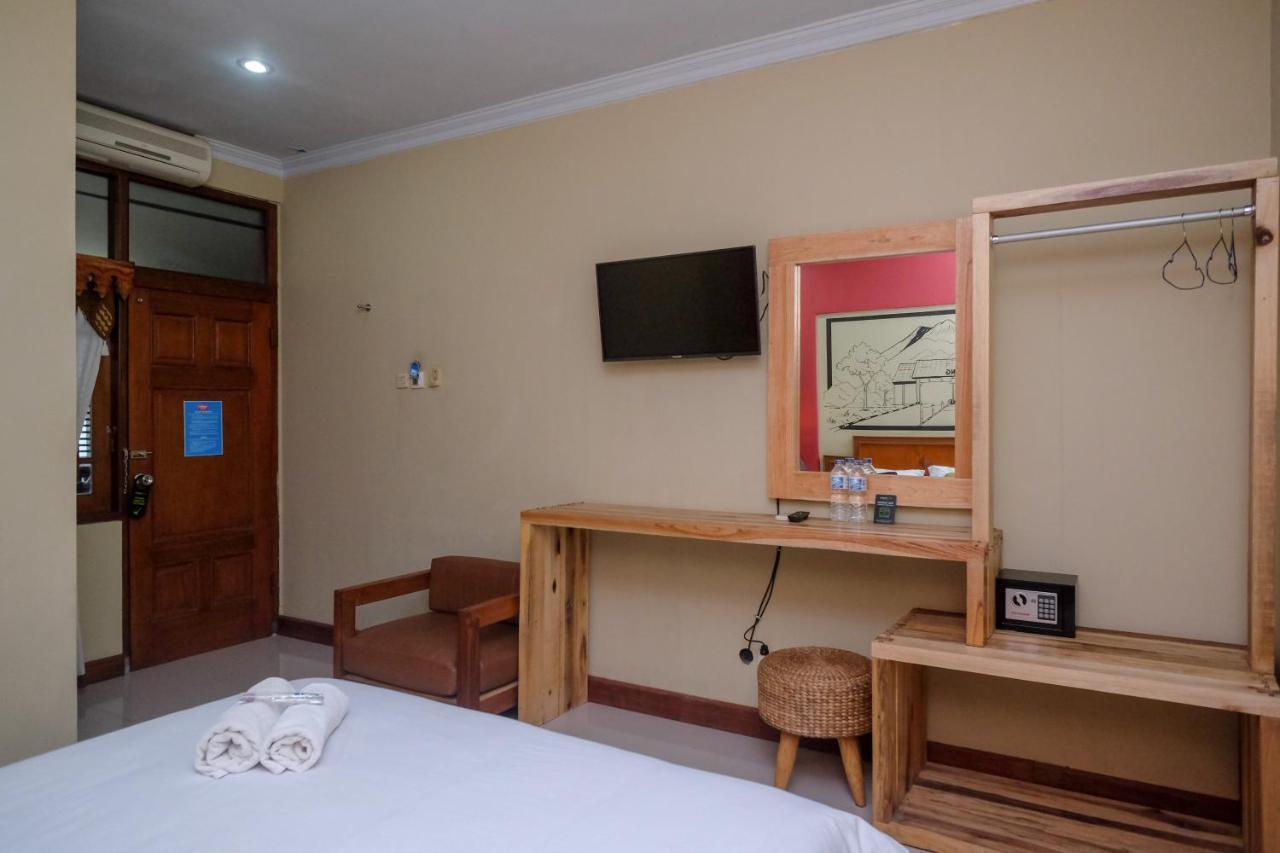 Urbanview Hotel Syariah Wisnugraha By Reddoorz Джокьякарта Экстерьер фото