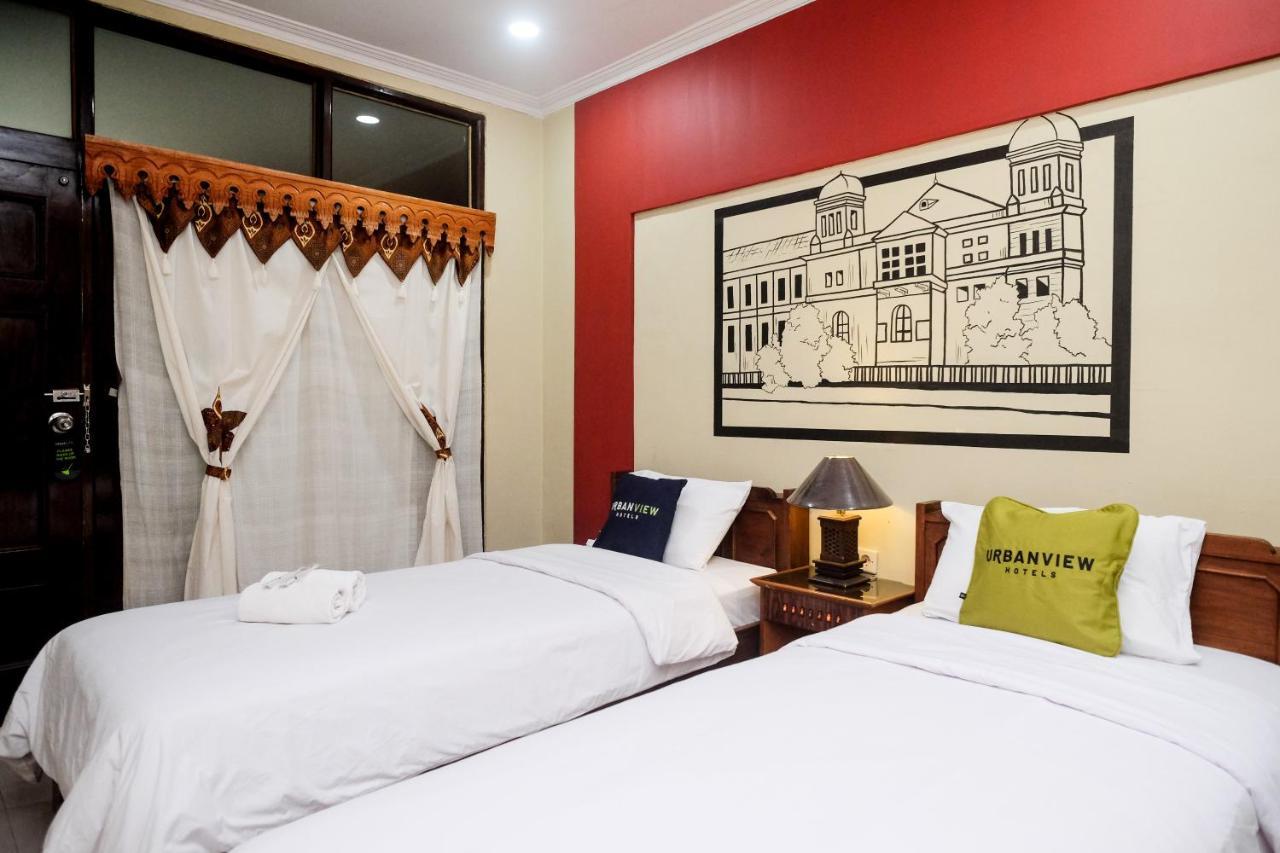 Urbanview Hotel Syariah Wisnugraha By Reddoorz Джокьякарта Экстерьер фото
